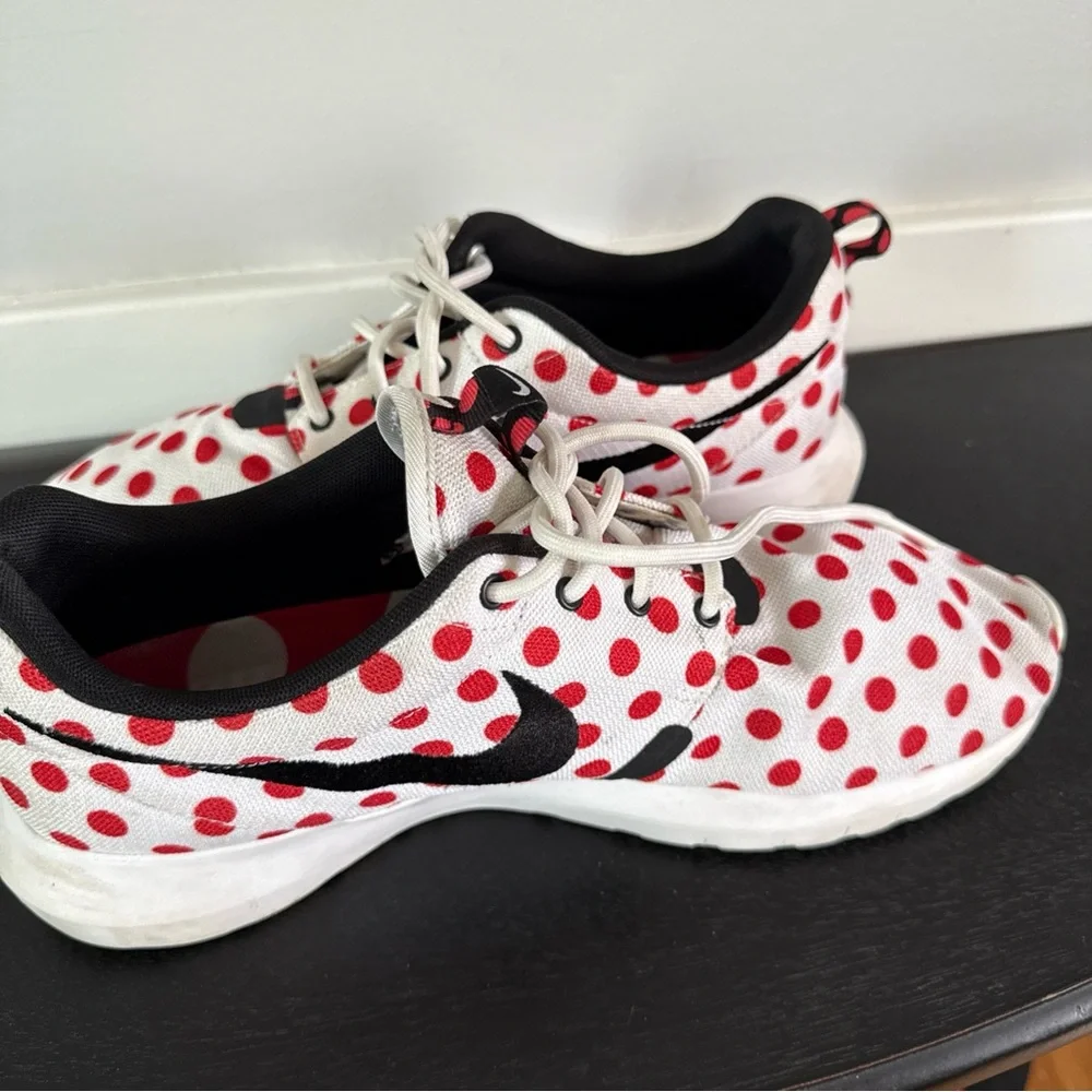 Men’s Nike Roshe White and Red Polka Dot design.‎